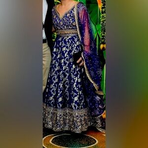 Worn once. In like new condition. Size 8 to 10.